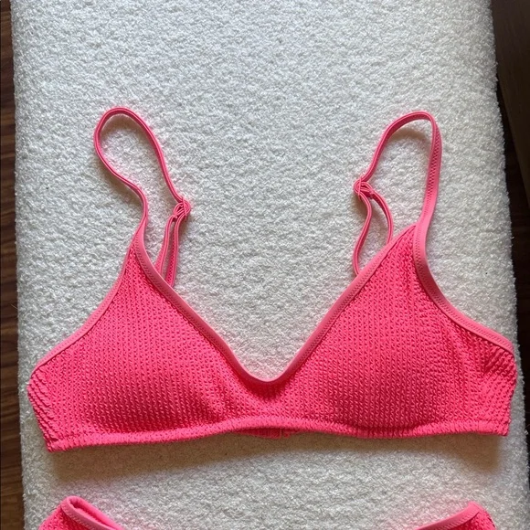 aerie Hot Pink Textured Bikini Top (M) & V‑Cut Bottom (S) - Picture 3 of 6